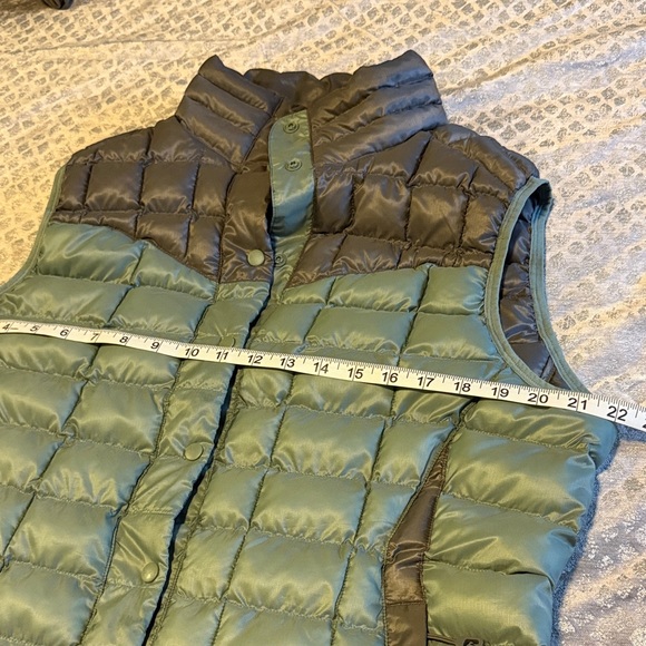 Toad&Co Green and Gray Puffer Vest XL - Picture 10 of 10